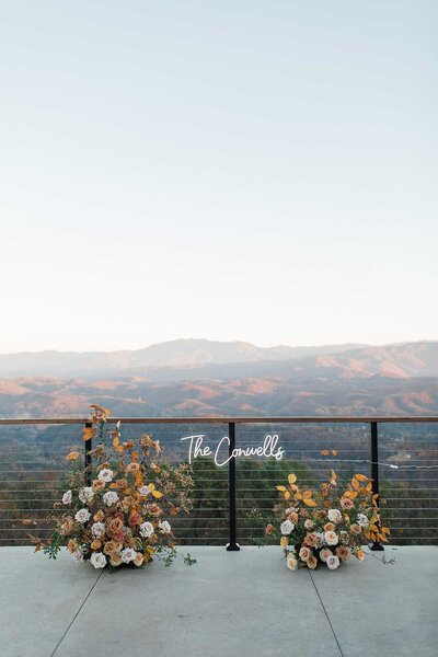 tennesse-destination-wedding-venues-neons