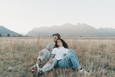 couple sitting on the ground in engagement session