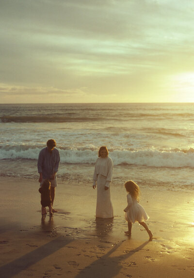 man holding woman in front of oceans