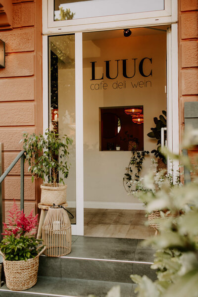 Außenaufnahme des LUUC Café Karlsruhe.