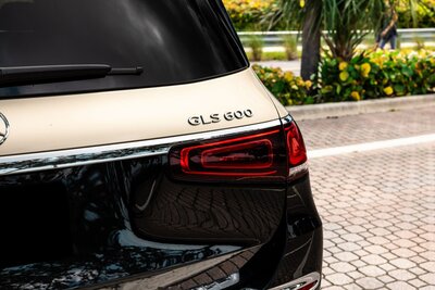 mercedes-maybach-gls-600-kalahari-gold-black-for-rent-in-miami-011