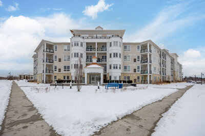 427-50 Lakebreeze exterior (2)
