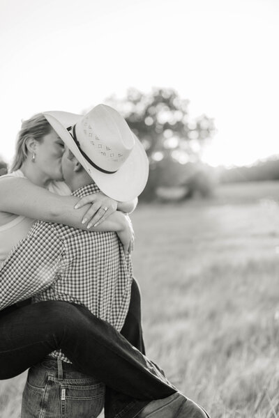 engagement photos for DFW couple