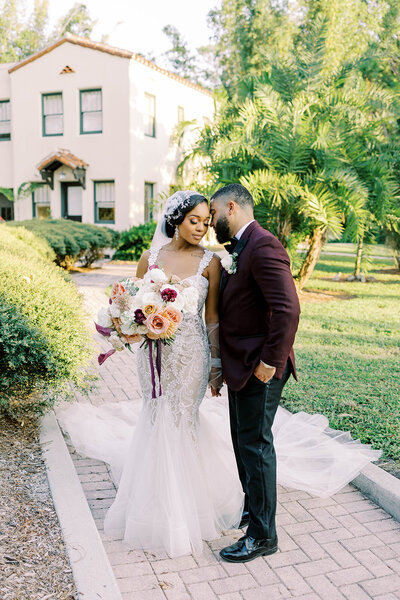 alt="Bride and Groom Wedding Tampa"