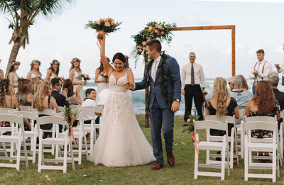 Wedding on Oahu Hawaii. tropical bride and groom