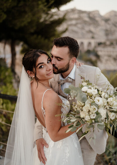 seance-couple-mariage-domaine-fontaine-de-corbiere-marseille-provence
