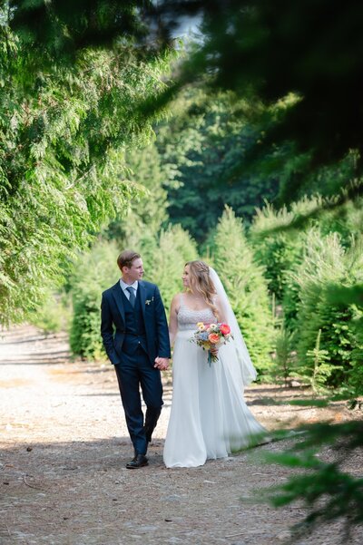 traditional wedding at trinity tree farm in issaquah washington during summer