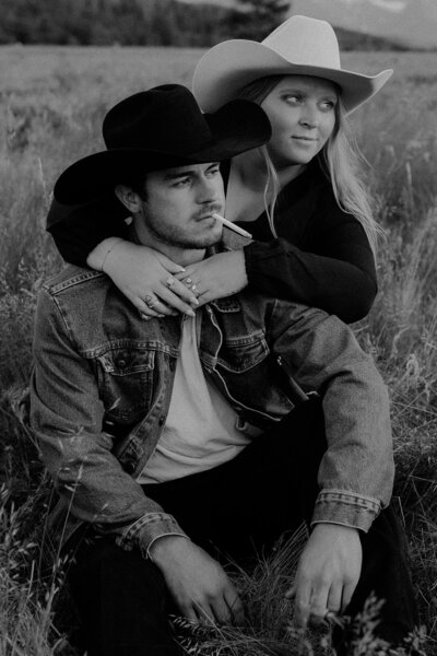 Western couples session overlooking the mountains.