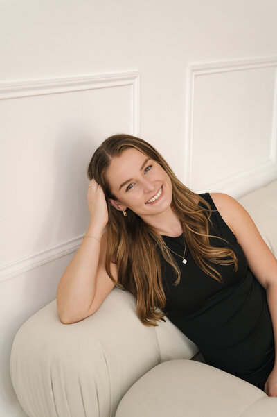 Suzi bird, writer, educator and Bristol newborn photography queen smiles into the camera