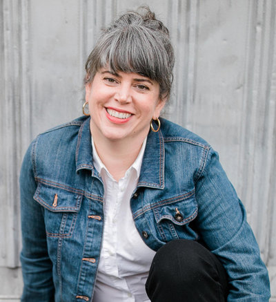 Website copywriting portfolio headshot for Lindsey Julian