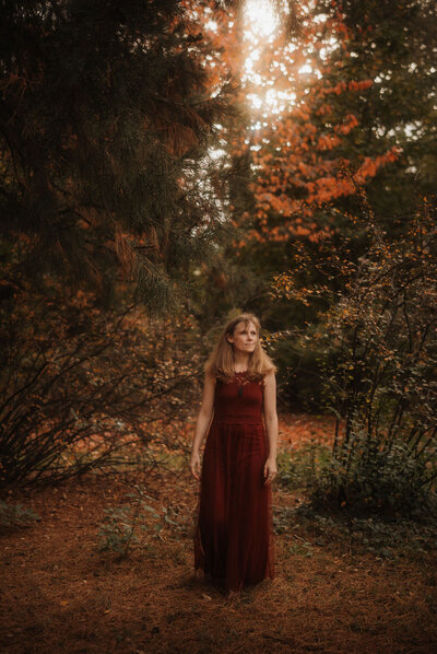 frau meditation self-care in der natur