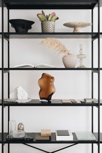 TAMI LUGER REAL ESTATE_beautiful-contemporary-and-modern-interior-decor-minimal-bright-organised-shelves-27854