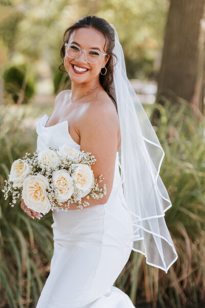 Light, warm, romantic and moody wedding photo style by Saindy Pyles Photography
