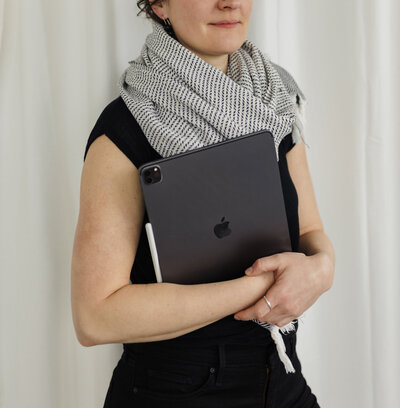 Collaborate with Réka for personalized brand strategy and design services, including custom logo design, brand mark creation, and creative direction to elevate your brand.