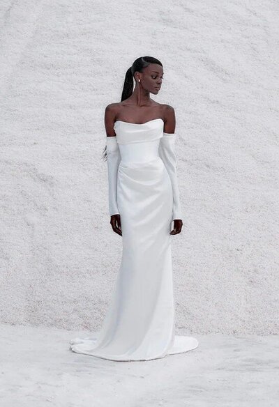 If minimal mastery is on the menu, feast your eyes on Salacea. A draped, scooped neck corset meets a draped, fit and flare skirt. Relaxed detachable sleeves not only bring an effortless to Salacea, but also a second look. Crafted from sleek satin triacetate, KYHA BRIDE 'Salacea' is a study in the contrast between structure and fluidity.