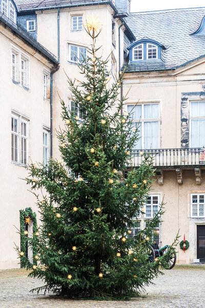 Weihnachtsbaum im Innenhof auf Schloss Detmold