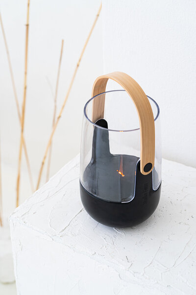 designová lampa s hořícím plamínkem