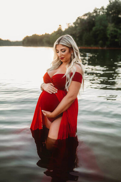 Pregnant woman poses for Maternity Photos in Charleston, SC.