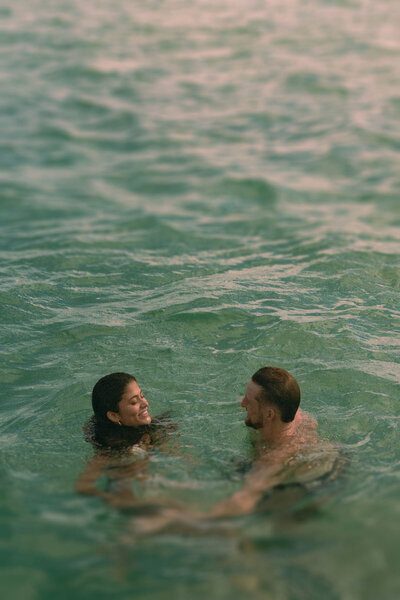 Couples photographer in Hawaii captures romantic island engagement