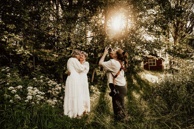 wedding photographer linnsej photography shoots portraits of lesbian qeer couple during wedding in gothenburg