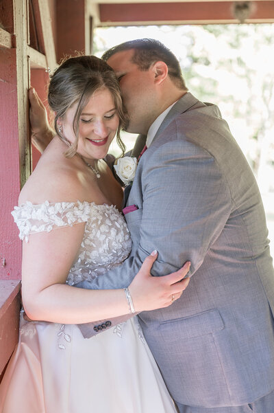 Detroit Michigan wedding couple posing