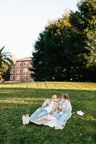 couple eating pizza on the lawn in san francisco presidio