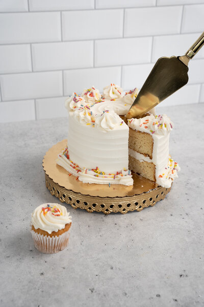 A custom cake at Mason Dixon Bakery & Bistro