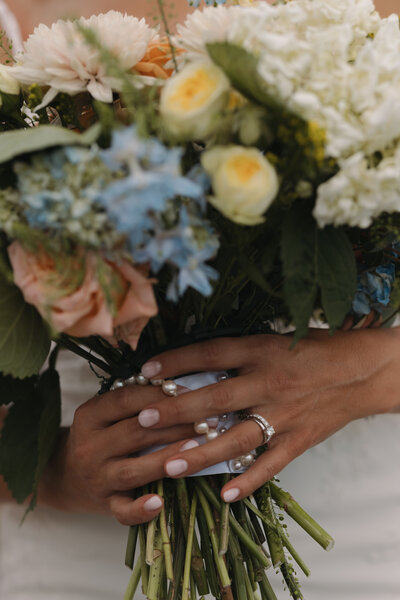 A sophisticated mountain wedding in McCall, Idaho, featuring an elegant tablescape, refined décor, and breathtaking natural beauty.