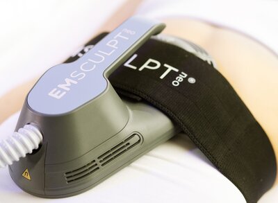 Woman receiving Emsculpt on abdomen