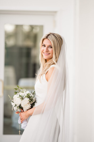 bride posing on the back patio of the pittsburgh field club