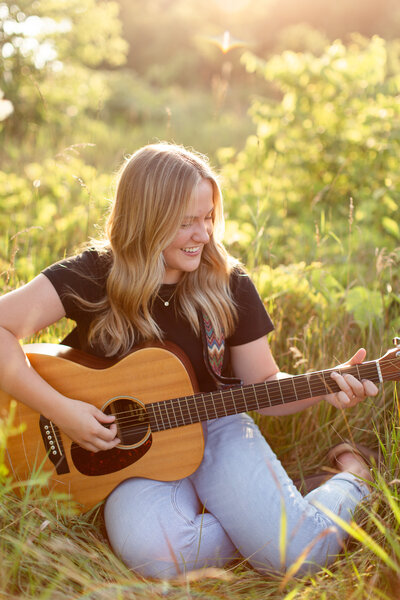 lifestyle senior pictures in Indy