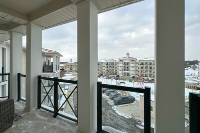 427-50 Lakebreeze balcony (1)
