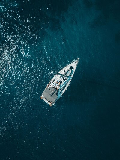 Segelyacht Topview im Meer