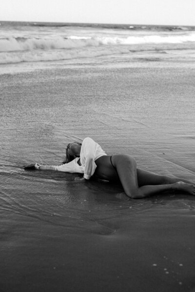 Girl-laying-on-beach