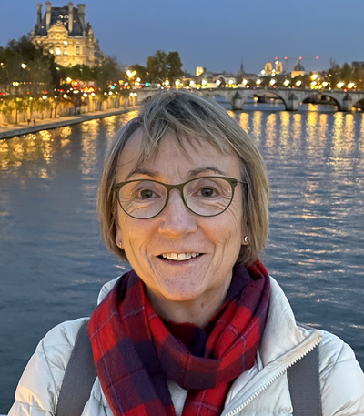 An transformative online course to help boost your confidence and self-esteem for midlife women - Your Next Step Forward by Laurie Harvey.