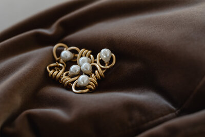 kaboompics_bracelet-made-of-pearls-25016