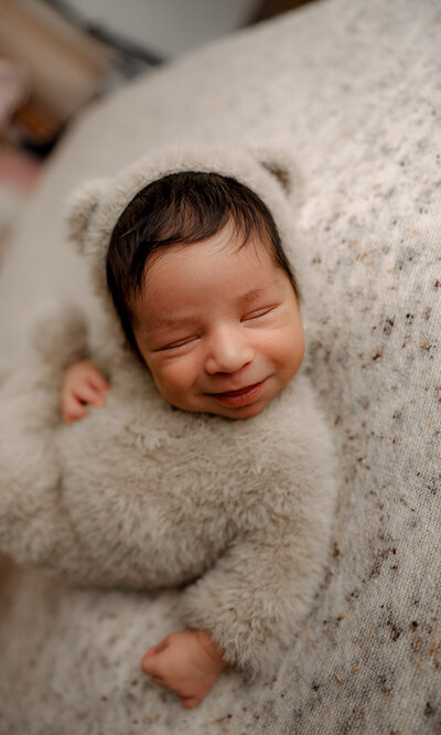 Syracuse photographer, newborn, baby, props, newborn photoshoot, photography, belly, backdrop, studio, white, newborn photos near me, brown bear, fuzzy bear, baby smiles