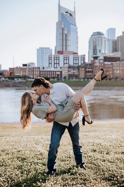 Nashville couples photographer captures fall engagement session with couple kissing