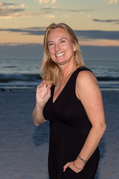 Lyndsey Livingston, Senior portrait photographer in Columbia SC