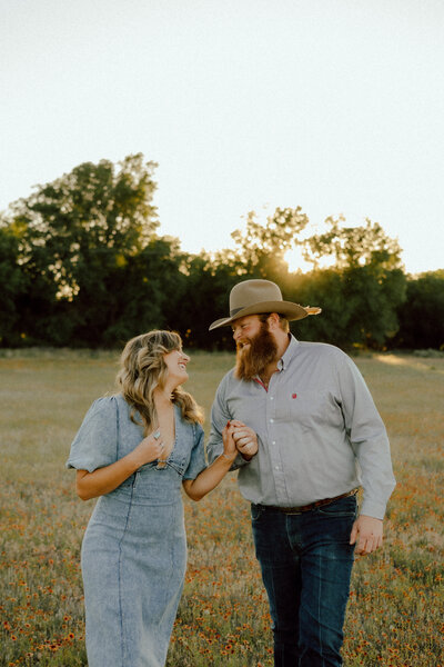 oklahoma wedding photographer documents couples engagement