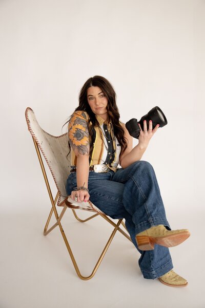 Southwest Missouri photographer with camera