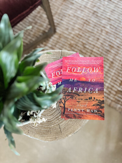senior girl with hat and jeans in open field at Standley Lake in Arvada, CO by Leighellen Landskov Photography.  Simple, joyful, authentic senior portraits