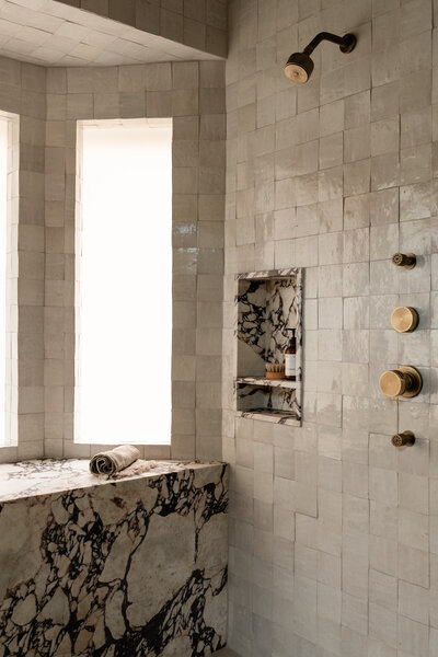 thousand-oaks-zellige-shower-viola-marble-bench-brass-fixture-serene-bathroom-design-austin-house-franc