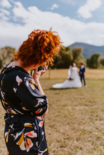 Leanna photographs a montana wedding.