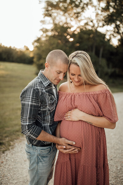 photo of a pregnant woman with husband