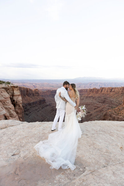 Dead Horse Point State Park elopement at sunset on the cliffside. 