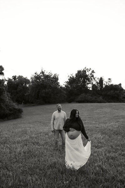 Queeny Park Field Pregnancy Announcement Maternity Session