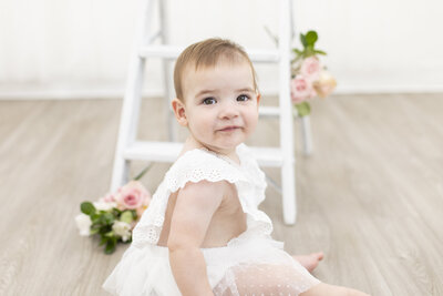The most beautiful sweet baby girl cake smash session