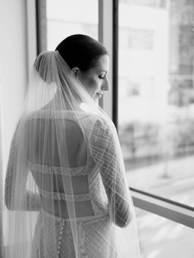 bride-getting-ready-jandreatta-gown-12