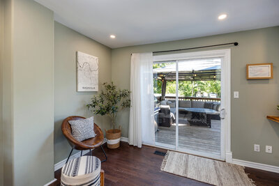 461 Townline living room (6)